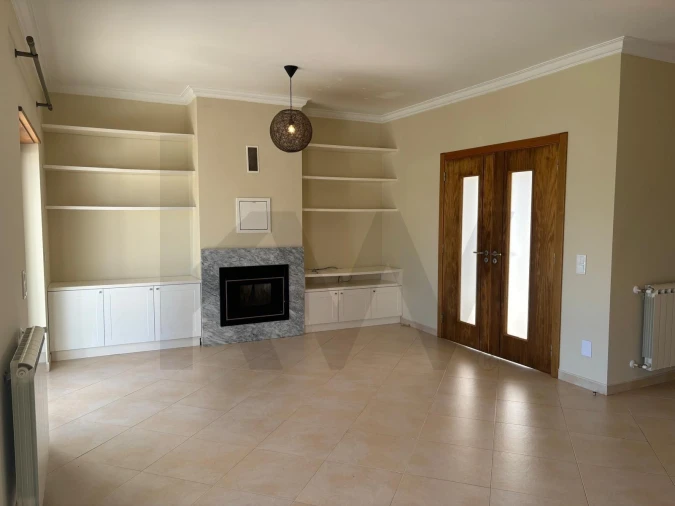 Moradia T3 para Arrendamento em Santa Maria e São Miguel, São Martinho, São Pedro Penaferrim Foto 2