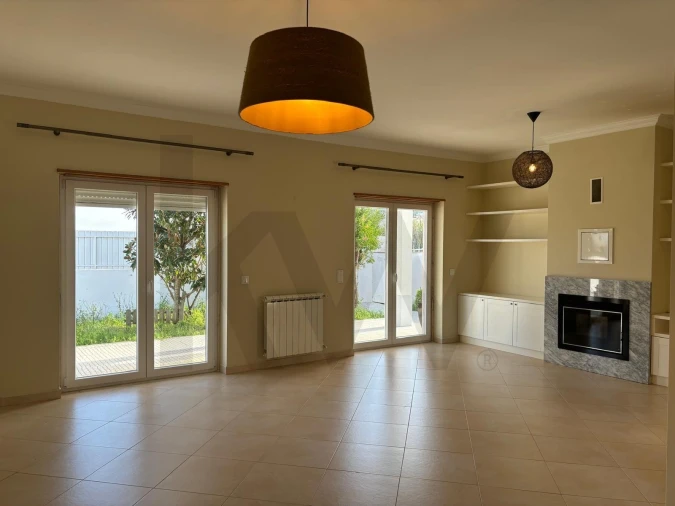 Moradia T3 para Arrendamento em Santa Maria e São Miguel, São Martinho, São Pedro Penaferrim Foto 3