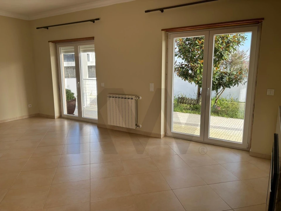 Moradia T3 para Arrendamento em Santa Maria e São Miguel, São Martinho, São Pedro Penaferrim Foto 4