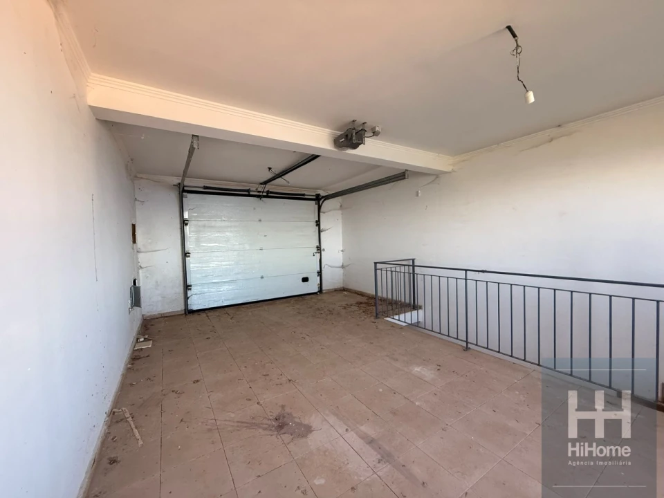 Moradia T5 para Venda em Santa Cruz Foto 32