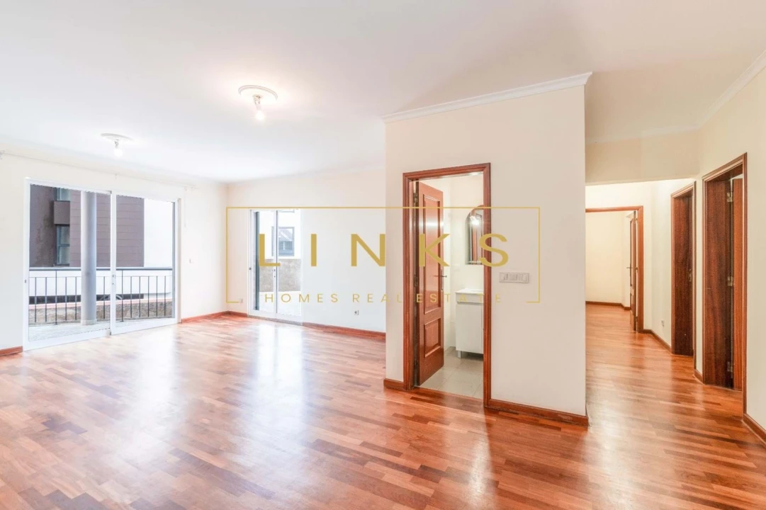 Apartamento T3 para Venda em Caniço Foto 3