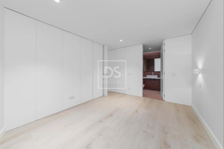 Apartamento T4 para Venda em Santa Marinha Foto 15
