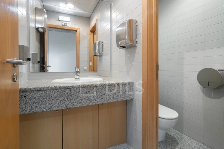 Escritório para Arrendamento em Campo de Ourique Foto 13