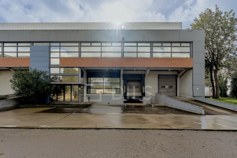 Armazém para Arrendamento em Alverca do Ribatejo e Sobralinho Foto 1