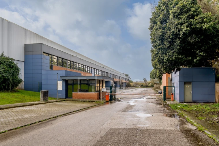 Armazém para Arrendamento em Alverca do Ribatejo e Sobralinho Foto 2