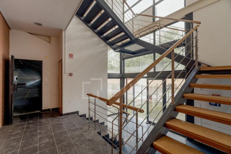 Armazém para Arrendamento em Alverca do Ribatejo e Sobralinho Foto 14