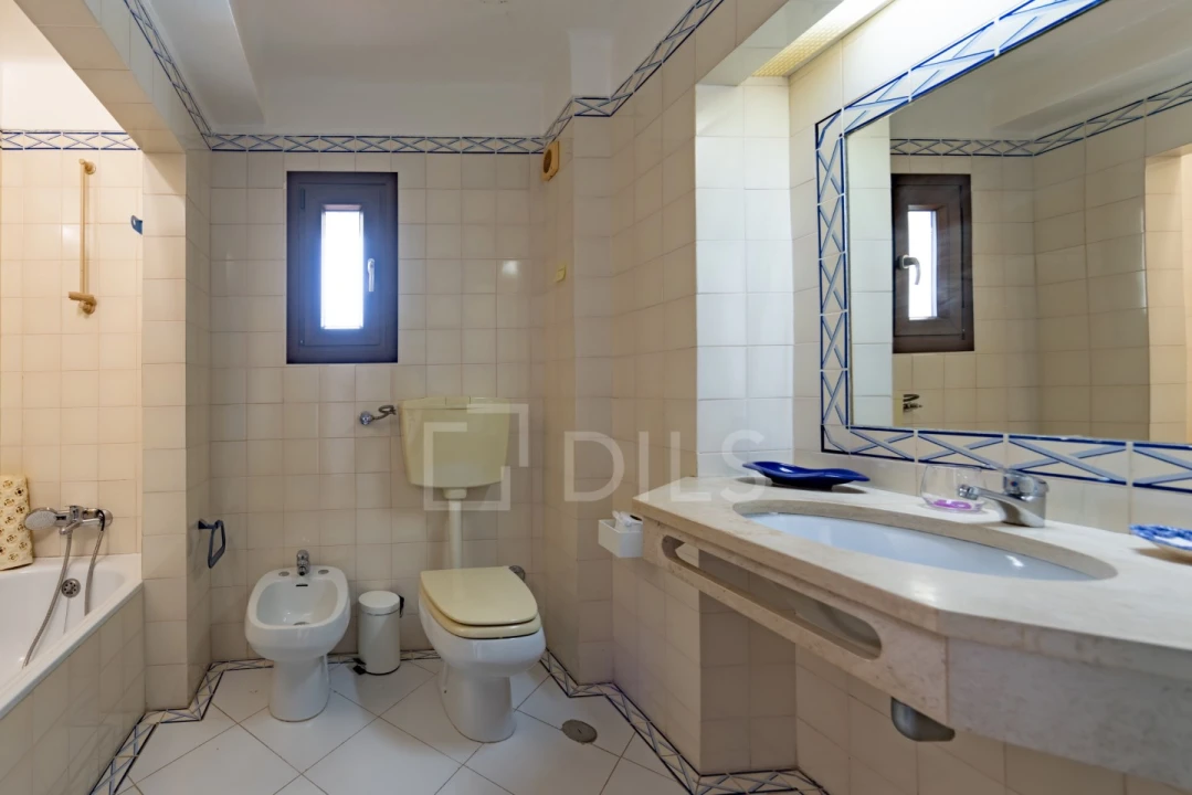 Moradia T4 para Venda em Albufeira e Olhos de Água Foto 11