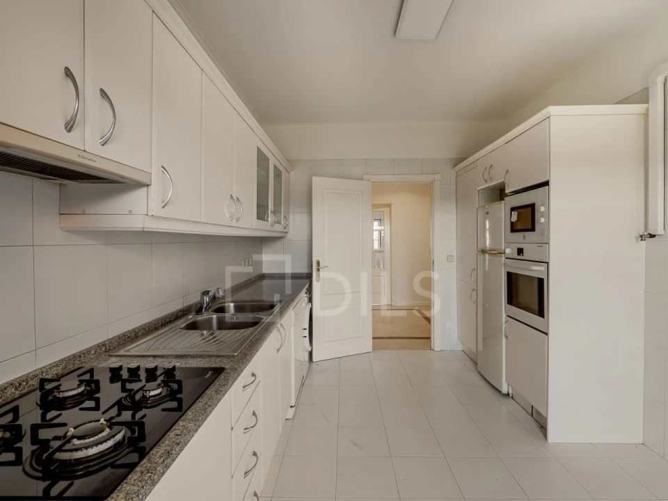 Apartamento T2 para Arrendamento em Santa Maria e São Miguel, São Martinho, São Pedro Penaferrim Foto 15