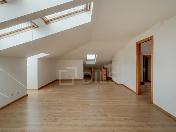 Apartamento T2 para Arrendamento em Santa Maria e São Miguel, São Martinho, São Pedro Penaferrim Foto 21