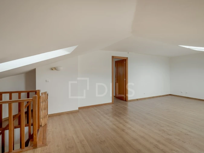 Apartamento T2 para Arrendamento em Santa Maria e São Miguel, São Martinho, São Pedro Penaferrim Foto 23