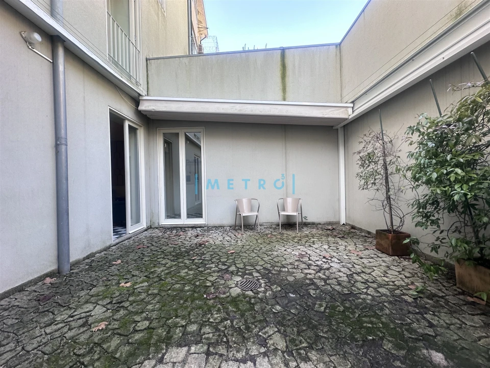 Loja para Arrendamento em Lordelo do Ouro e Massarelos Foto 1