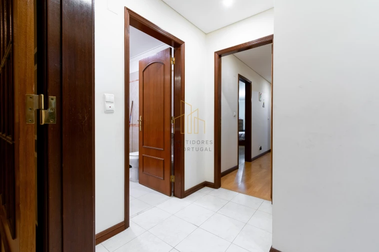Apartamento T3 para Venda em Agualva e Mira-Sintra Foto 16