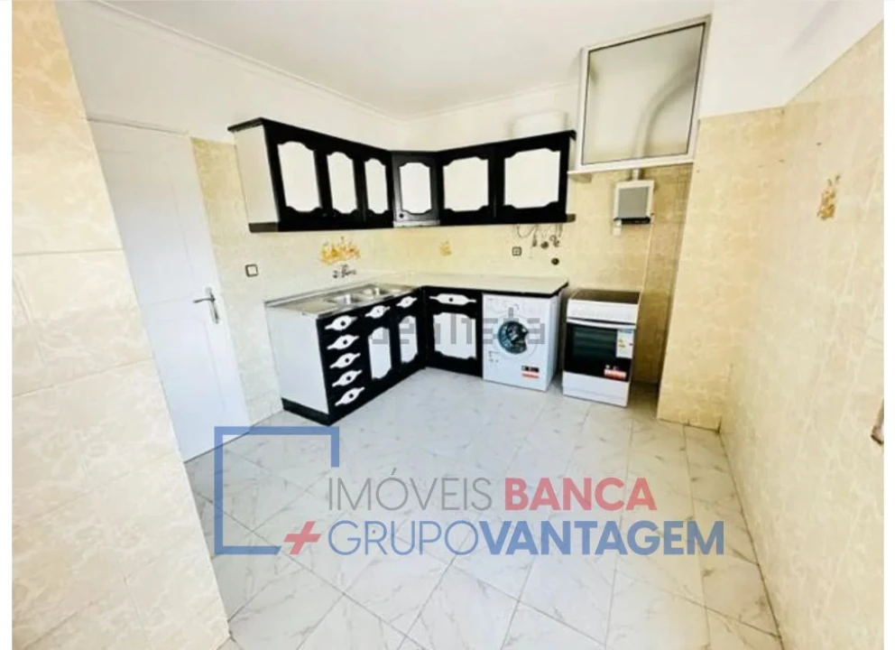 Apartamento T2 para Venda em Agualva e Mira-Sintra Foto 5