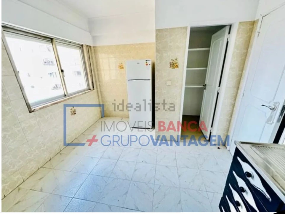 Apartamento T2 para Venda em Agualva e Mira-Sintra Foto 6