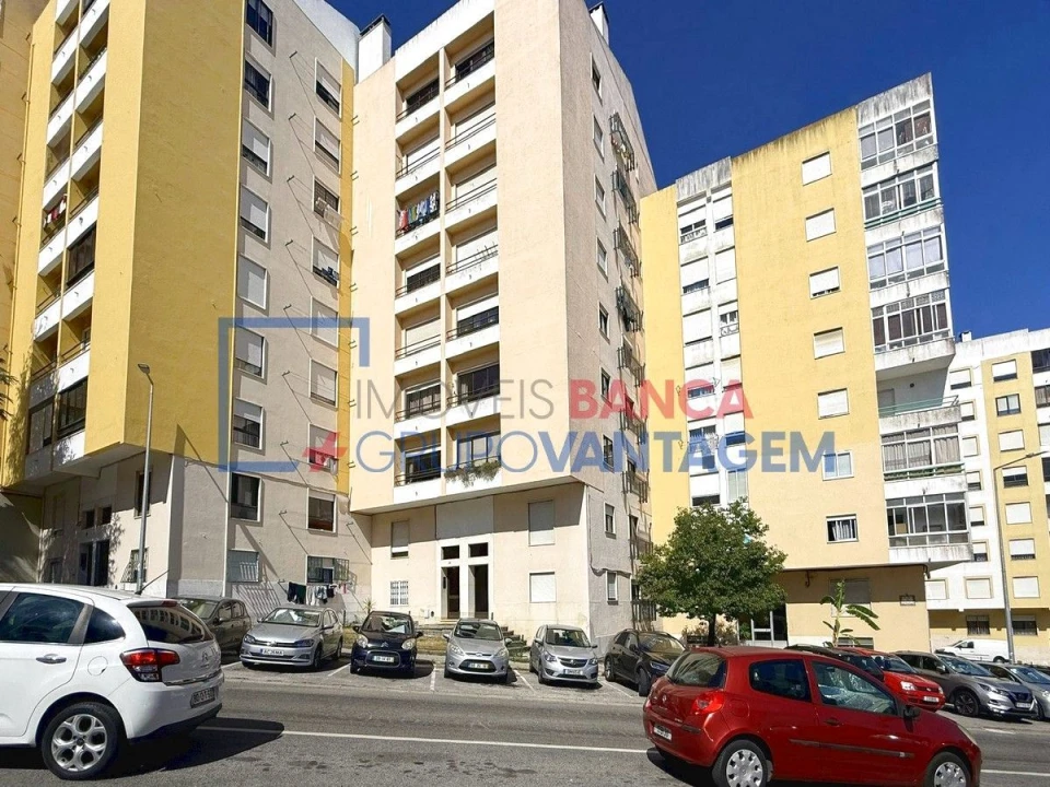 Apartamento T2 para Venda em Agualva e Mira-Sintra Foto 1