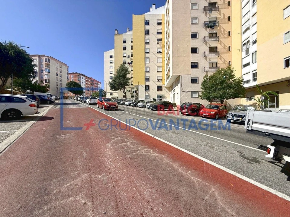Apartamento T2 para Venda em Agualva e Mira-Sintra Foto 5