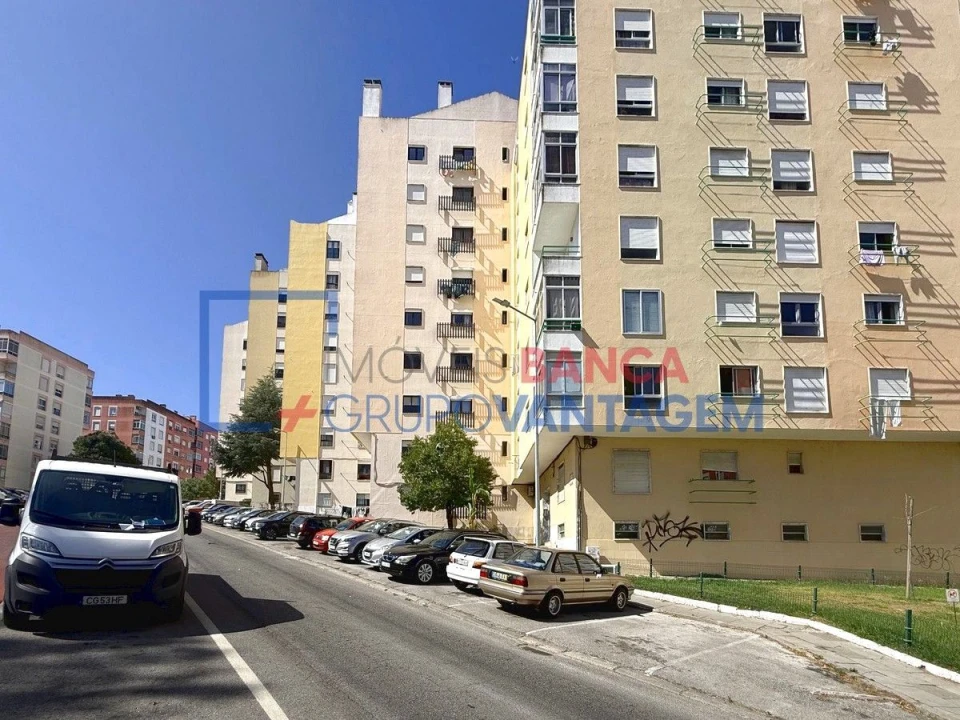 Apartamento T2 para Venda em Agualva e Mira-Sintra Foto 6