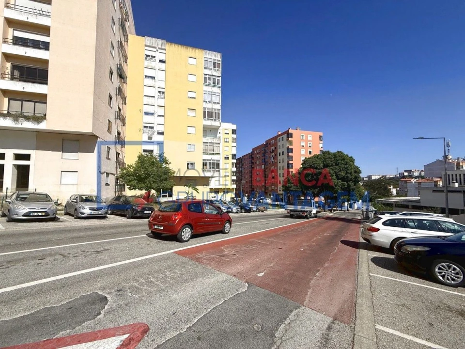 Apartamento T2 para Venda em Agualva e Mira-Sintra Foto 7
