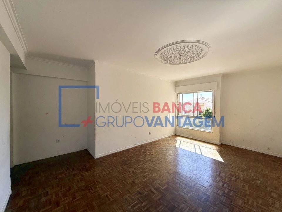 Apartamento T2 para Venda em Agualva e Mira-Sintra Foto 3