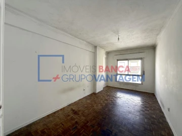 Apartamento T2 para Venda em Agualva e Mira-Sintra