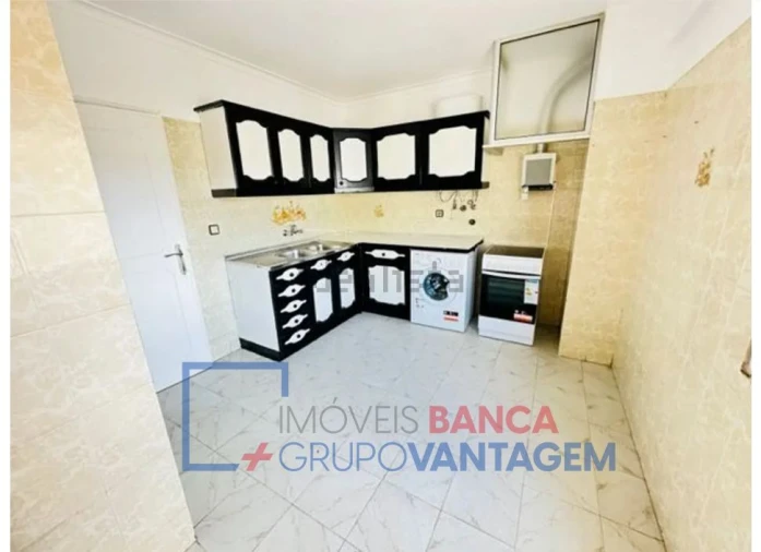 Apartamento T2 para Venda em Agualva e Mira-Sintra Foto 5
