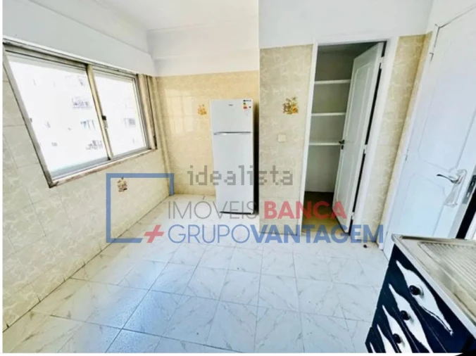 Apartamento T2 para Venda em Agualva e Mira-Sintra Foto 6