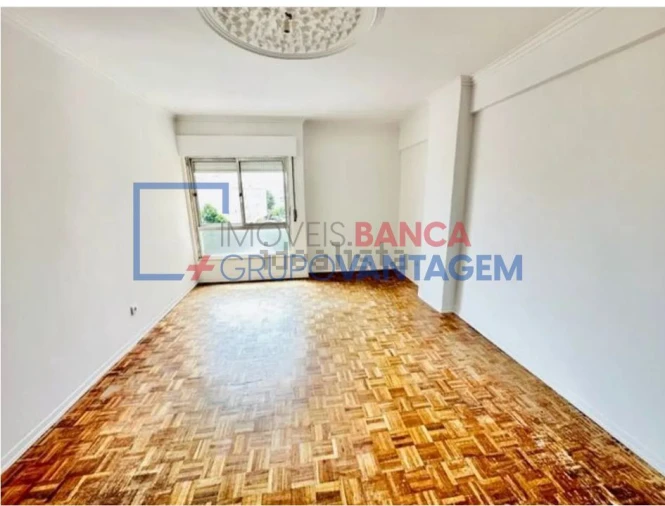 Apartamento T2 para Venda em Agualva e Mira-Sintra Foto 9