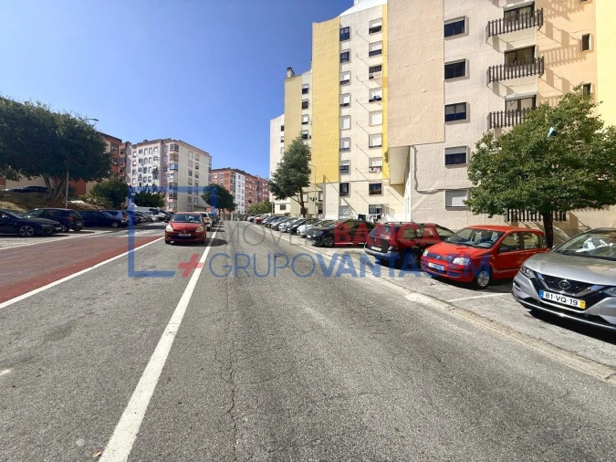 Apartamento T2 para Venda em Agualva e Mira-Sintra Foto 9