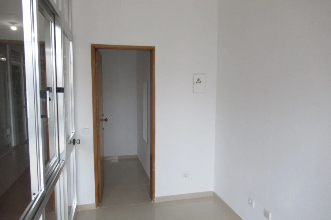 Loja para Arrendamento em São João Baptista Foto 1