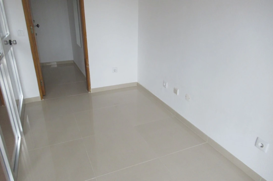 Loja para Arrendamento em São João Baptista Foto 4