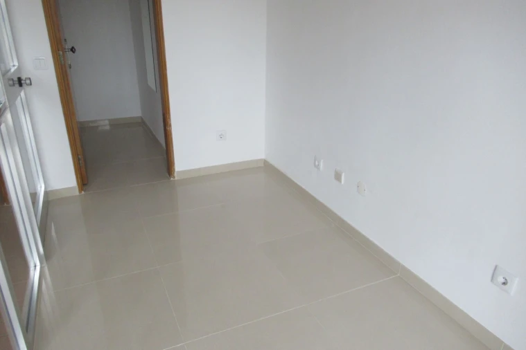 Loja para Arrendamento em São João Baptista Foto 4