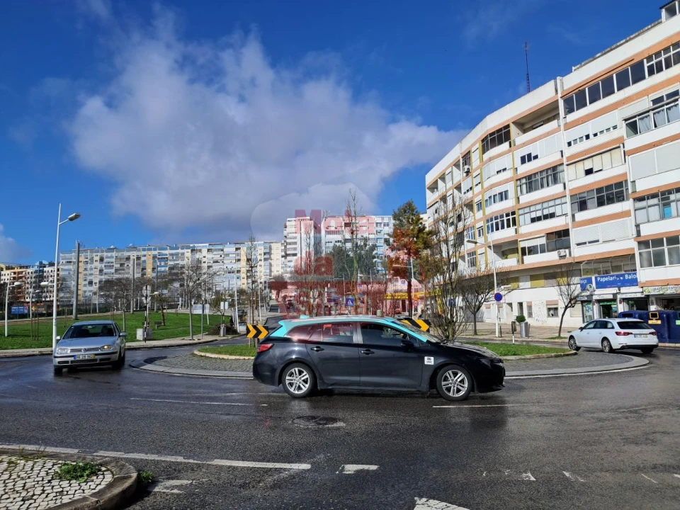 Loja para Arrendamento em Almada, Cova da Piedade, Pragal e Cacilhas Foto 12