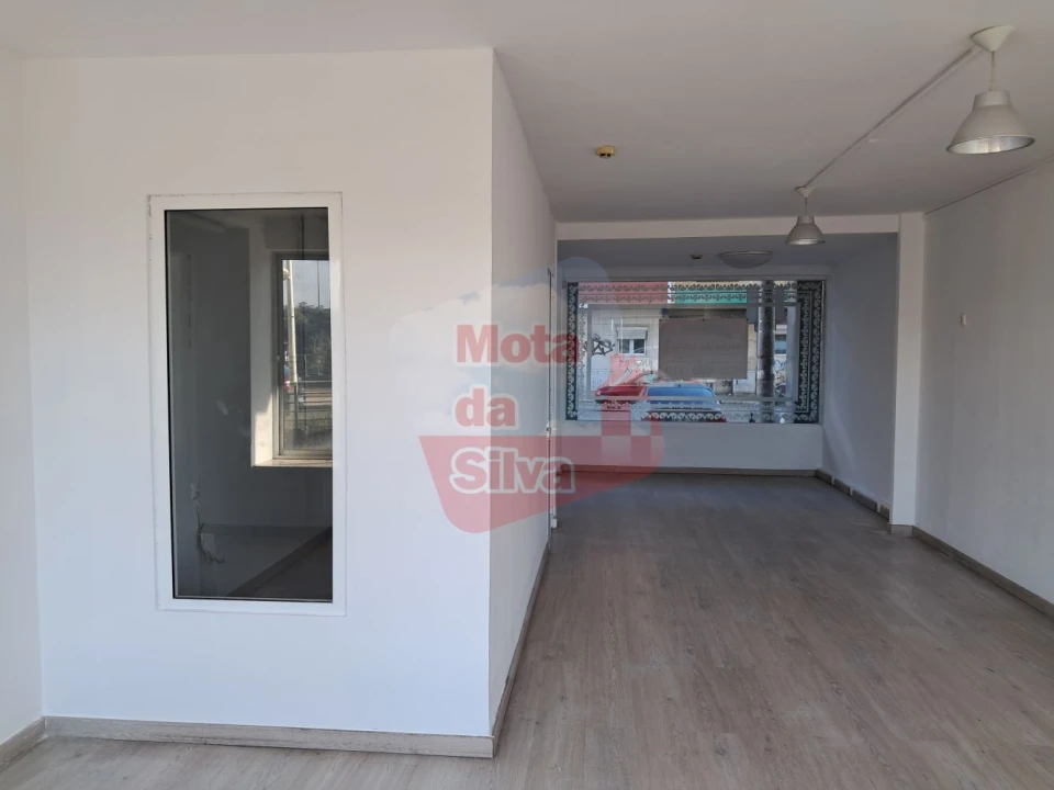 Loja para Arrendamento em Almada, Cova da Piedade, Pragal e Cacilhas Foto 3