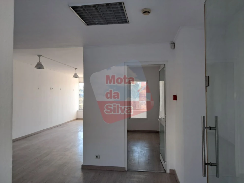 Loja para Arrendamento em Almada, Cova da Piedade, Pragal e Cacilhas Foto 4