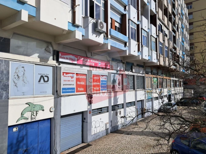 Loja para Arrendamento em Almada, Cova da Piedade, Pragal e Cacilhas Foto 9