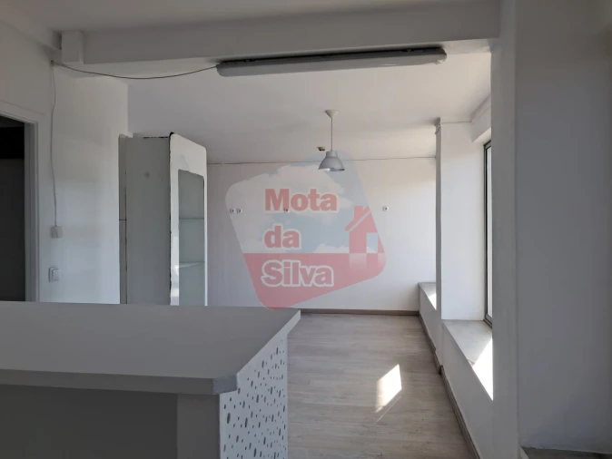 Loja para Arrendamento em Almada, Cova da Piedade, Pragal e Cacilhas Foto 5