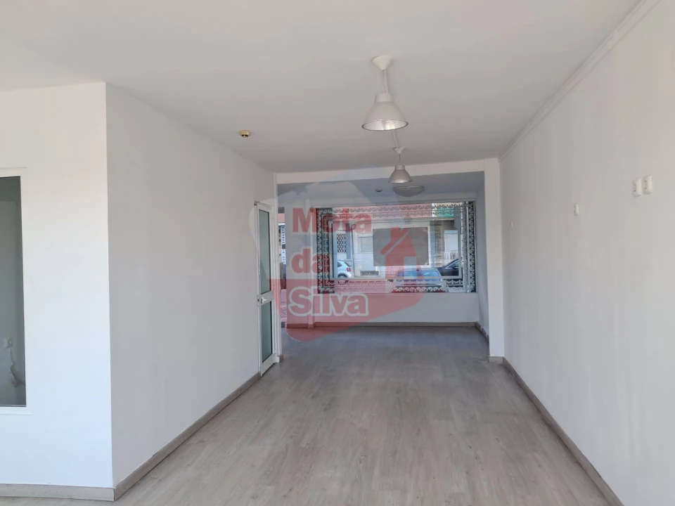 Loja para Arrendamento em Almada, Cova da Piedade, Pragal e Cacilhas Foto 2