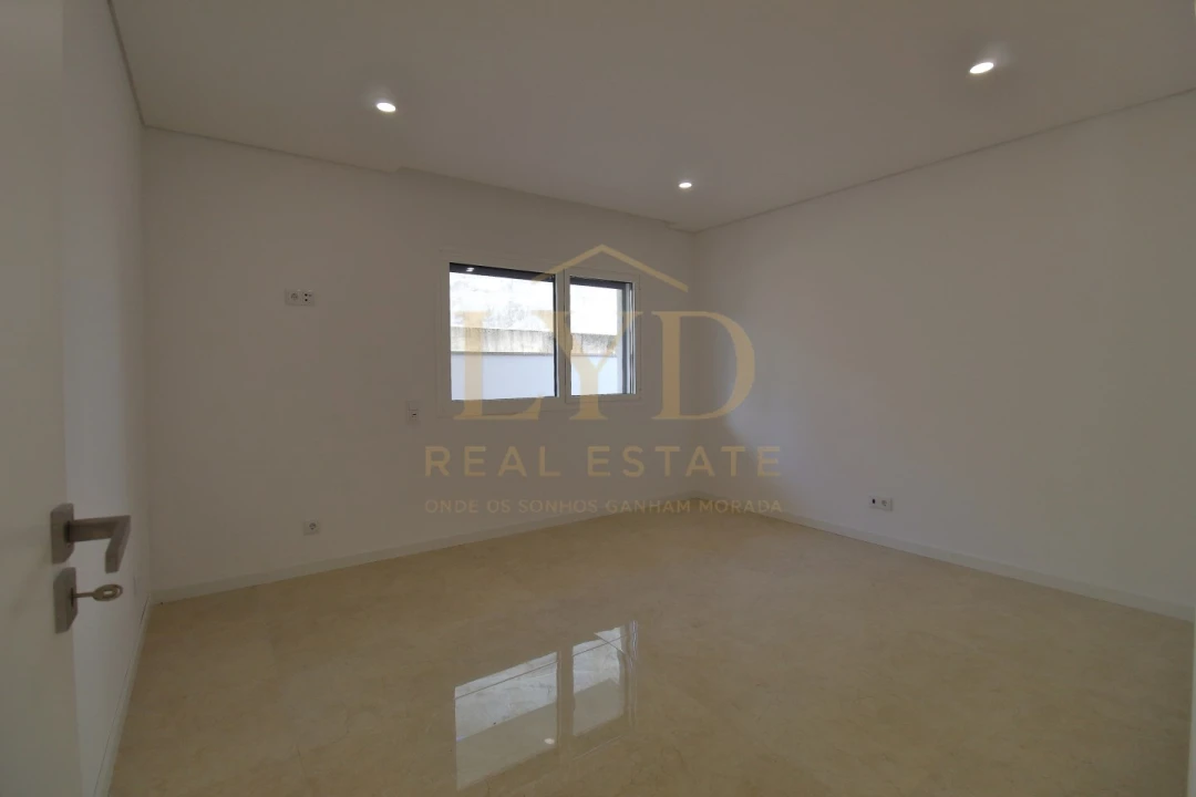 Moradia T3 para Venda em Recezinhos (São Mamede) Foto 6