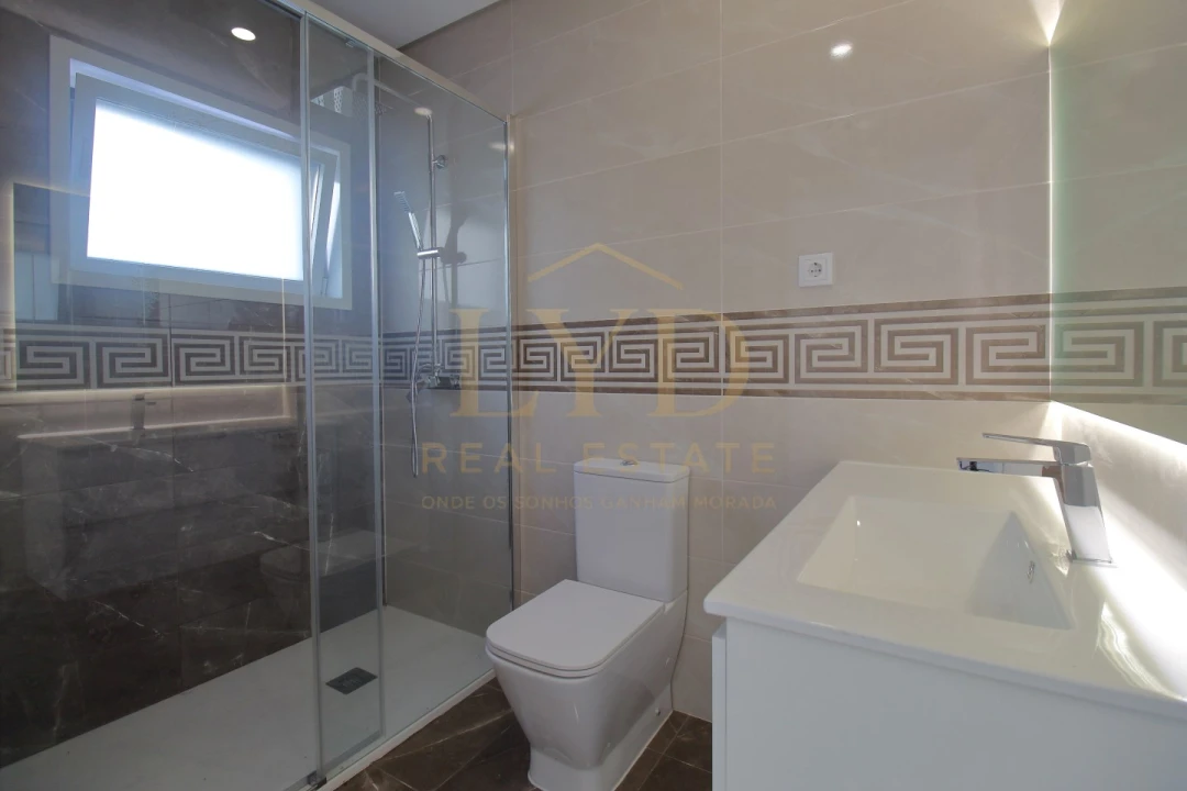 Moradia T3 para Venda em Recezinhos (São Mamede) Foto 7