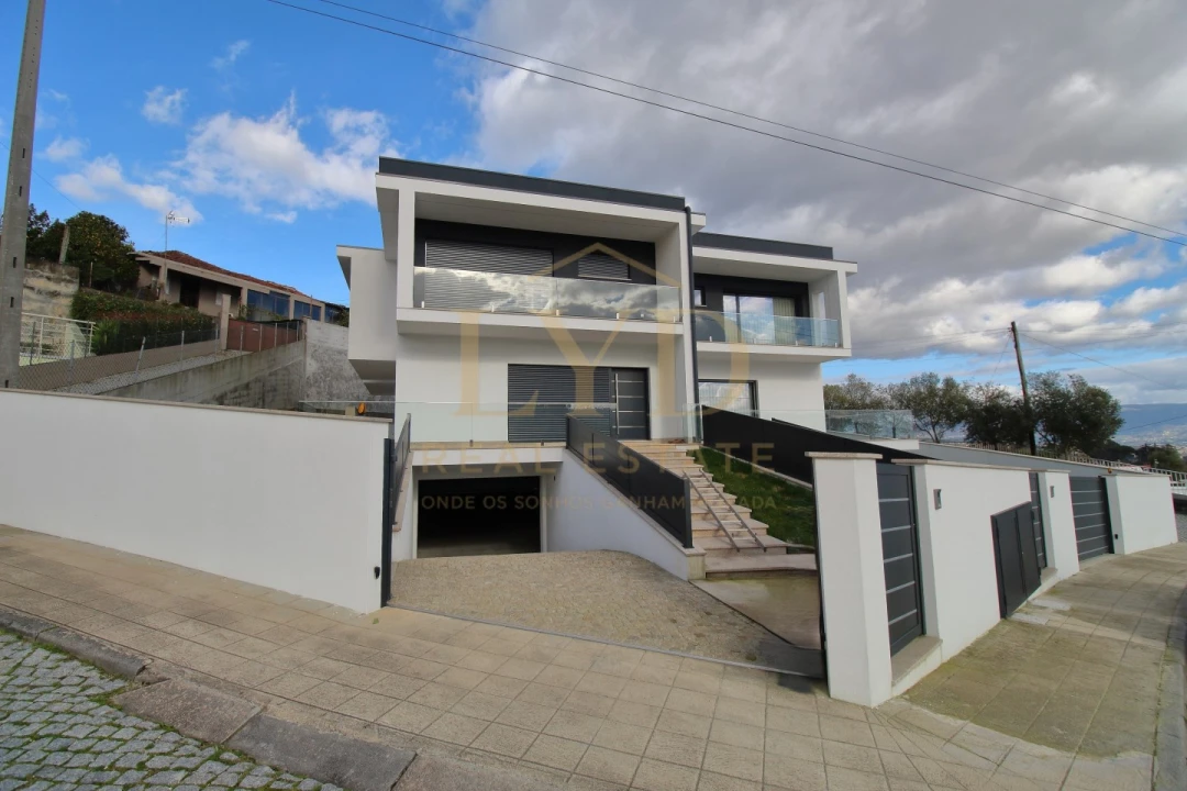 Moradia T3 para Venda em Recezinhos (São Mamede) Foto 24