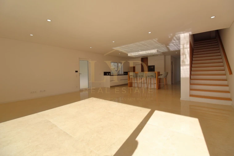 Moradia T3 para Venda em Recezinhos (São Mamede) Foto 3