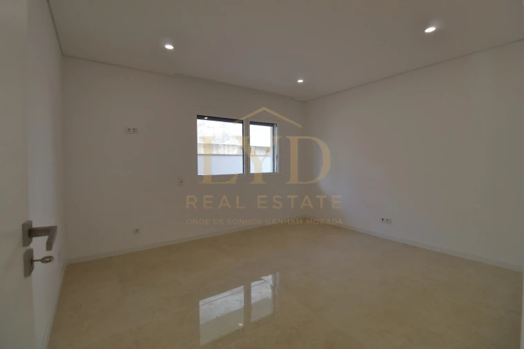 Moradia T3 para Venda em Recezinhos (São Mamede) Foto 6