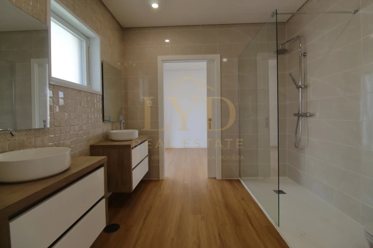 Moradia T3 para Venda em Recezinhos (São Mamede) Foto 17