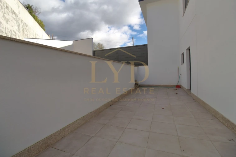 Moradia T3 para Venda em Recezinhos (São Mamede) Foto 23