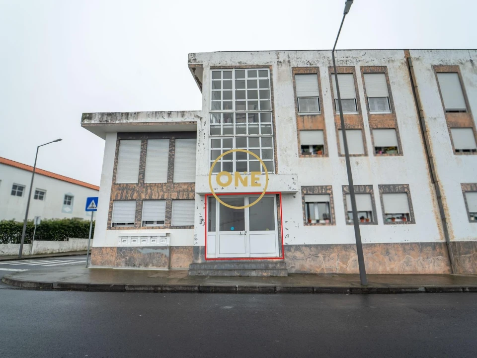 Armazém para Venda em Ponta Delgada (São Pedro) Foto 1