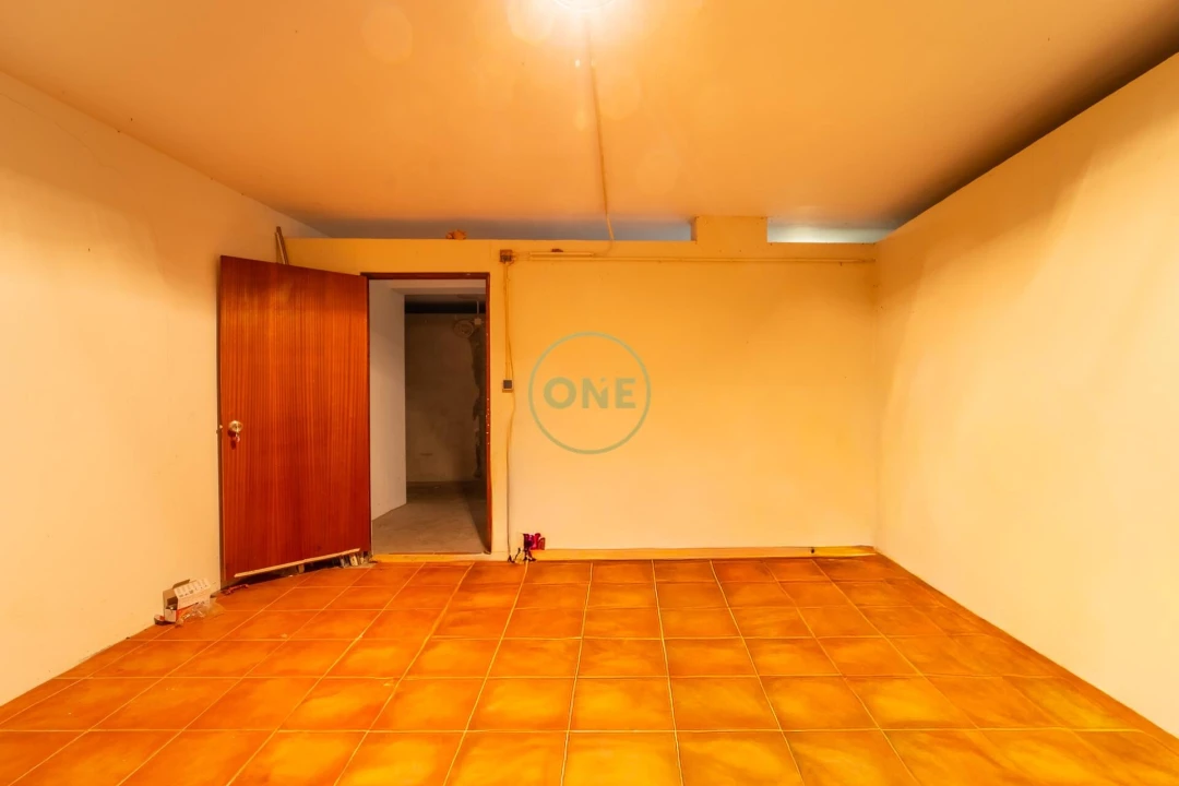 Armazém para Venda em Ponta Delgada (São Pedro) Foto 3