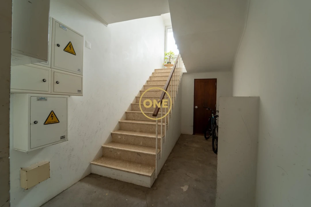 Armazém para Venda em Ponta Delgada (São Pedro) Foto 6