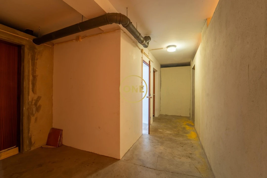 Armazém para Venda em Ponta Delgada (São Pedro) Foto 4