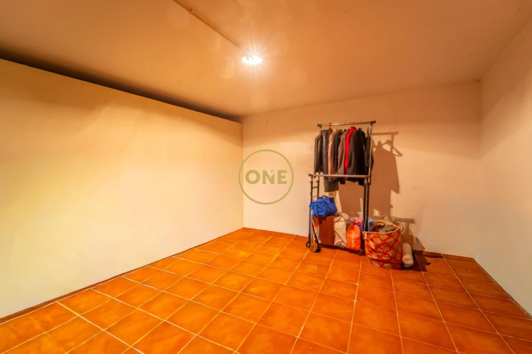 Armazém para Venda em Ponta Delgada (São Pedro) Foto 2