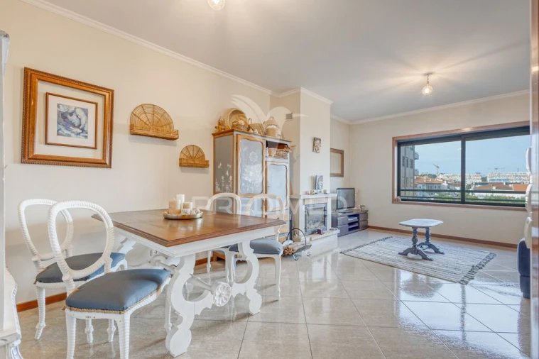 Apartamento T1 para Venda em Vilar de Andorinho Foto 2